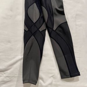 CW-X 3/4 length Stabilyx Ventilator Tights XS